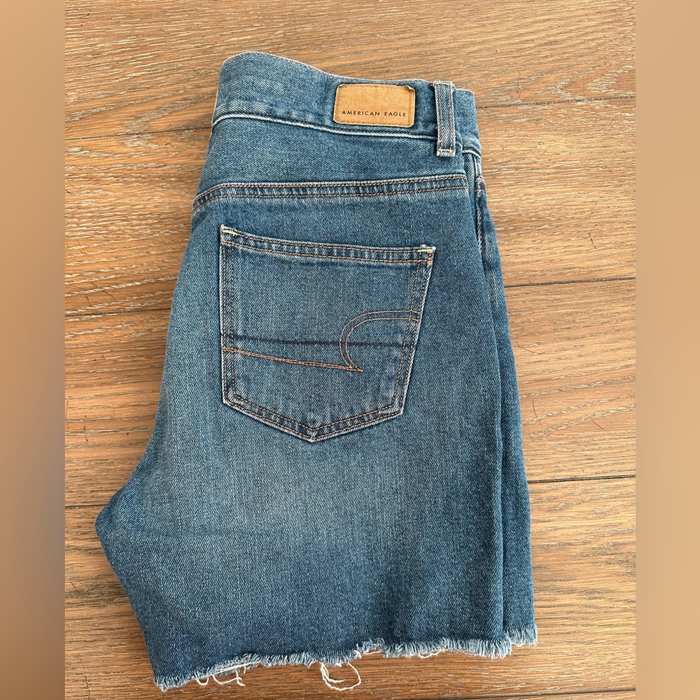 American Eagle Mom Shorts Size 0 Gently Worn